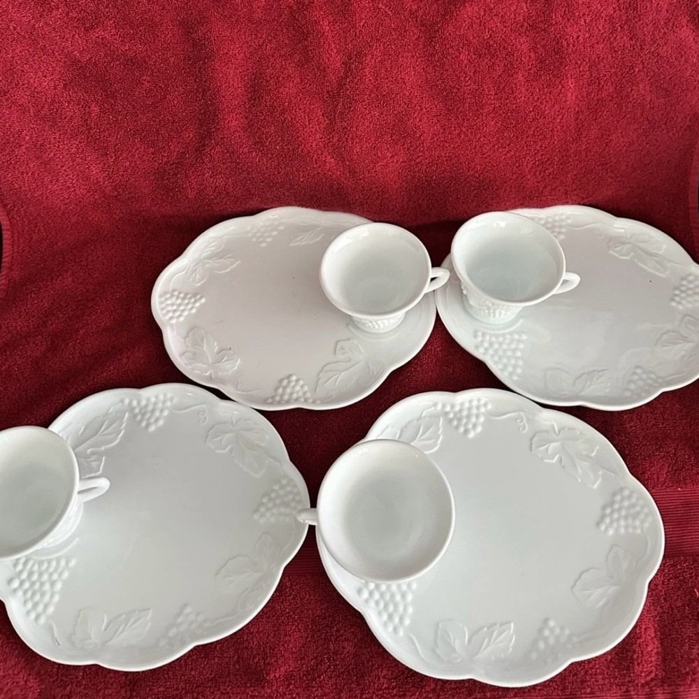 Indiana Colony Harvest Grape Milk Glass -Set of 4 -Snack Plate Luncheon